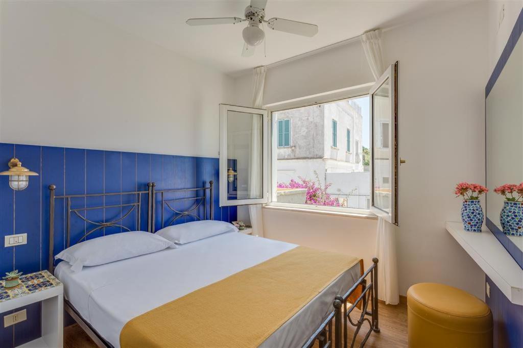 Hotel Torre Dei Borboni Ponza Bagian luar foto