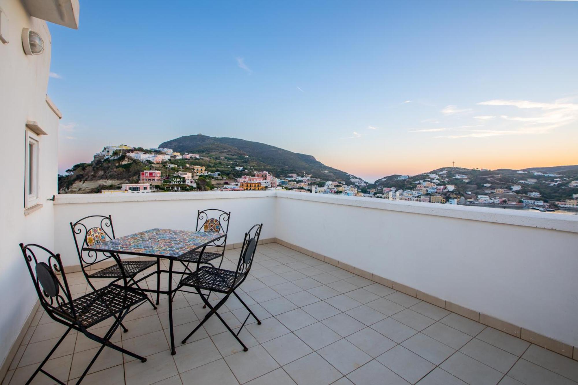Hotel Torre Dei Borboni Ponza Bagian luar foto
