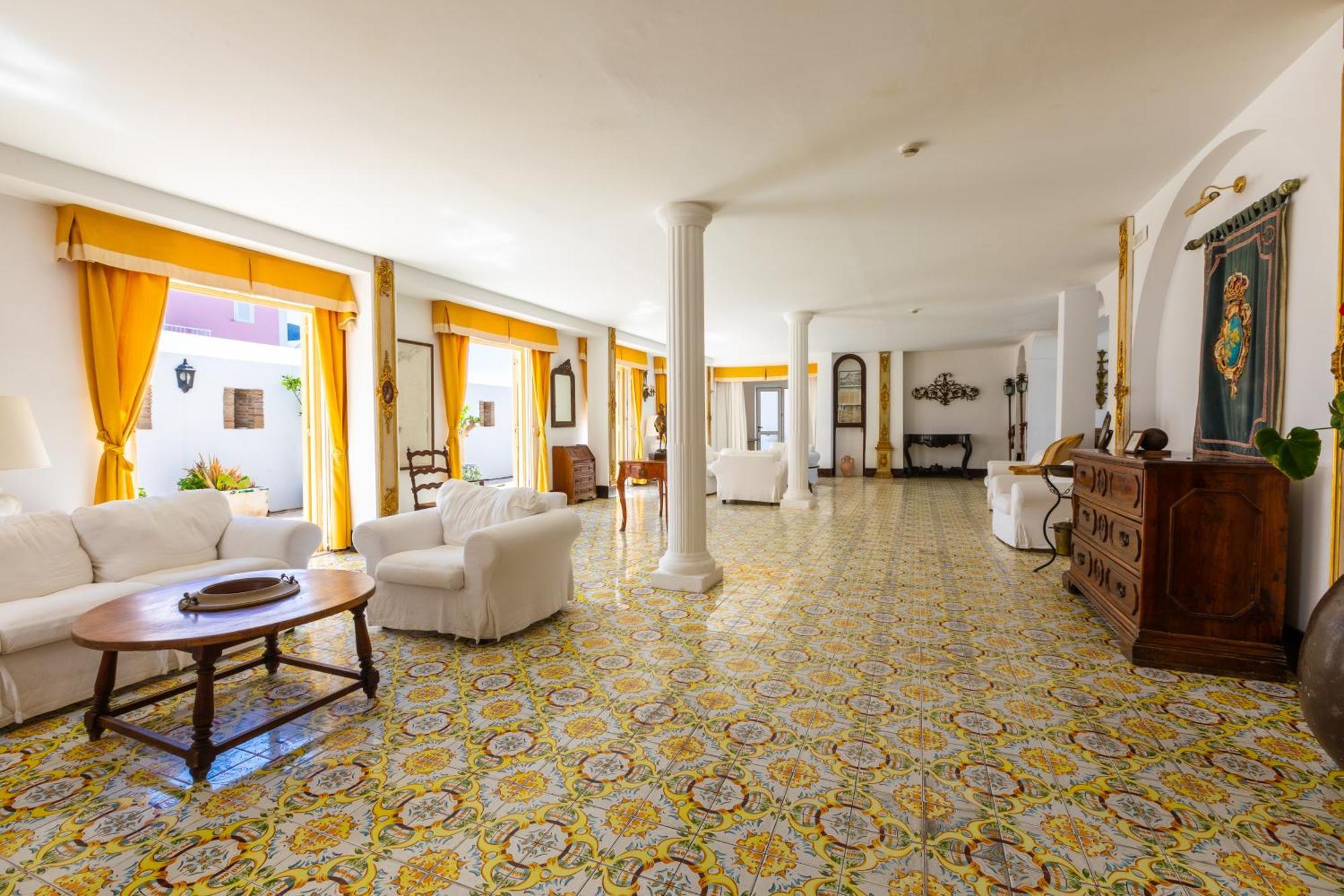 Hotel Torre Dei Borboni Ponza Bagian luar foto