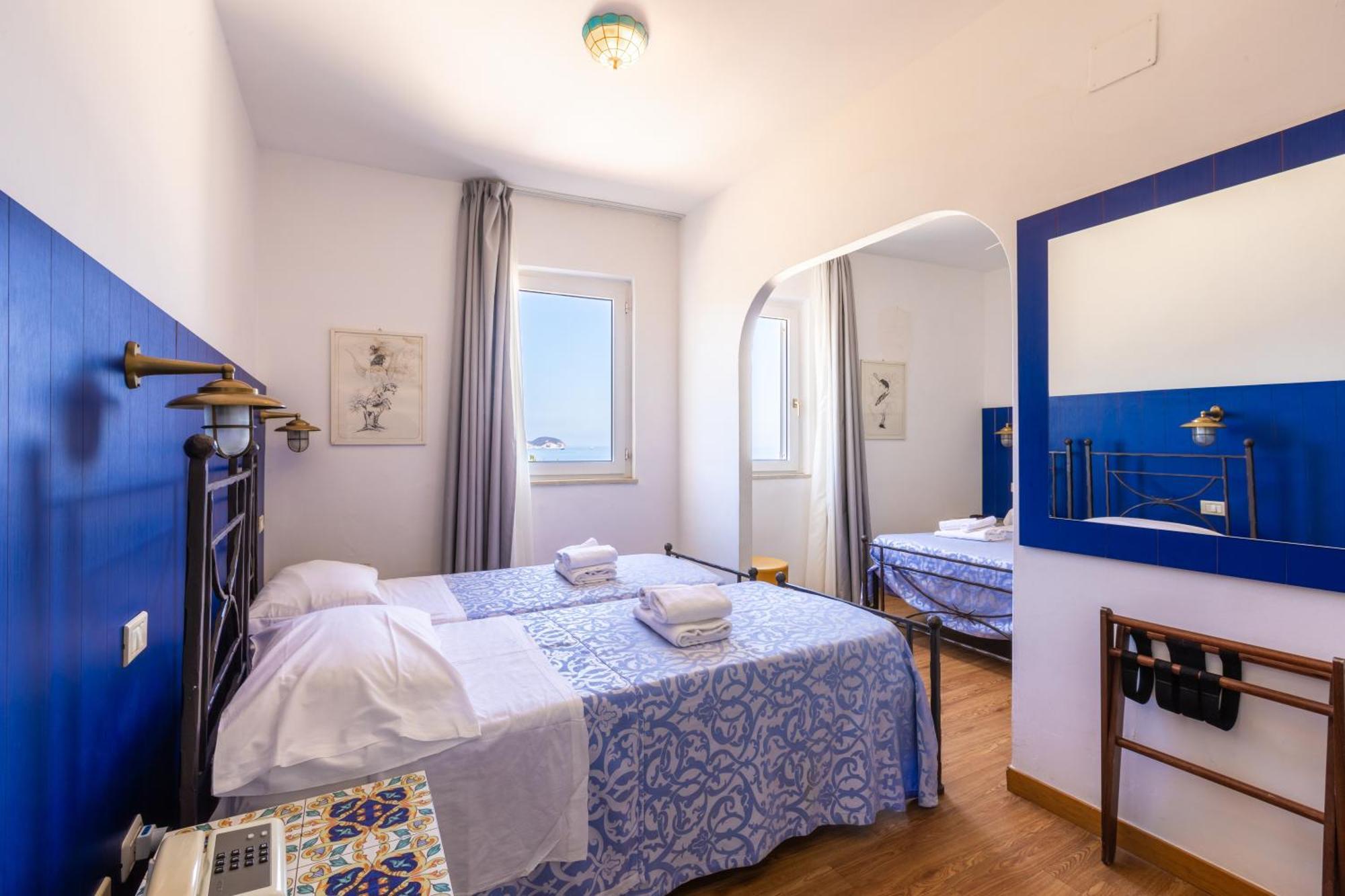 Hotel Torre Dei Borboni Ponza Bagian luar foto