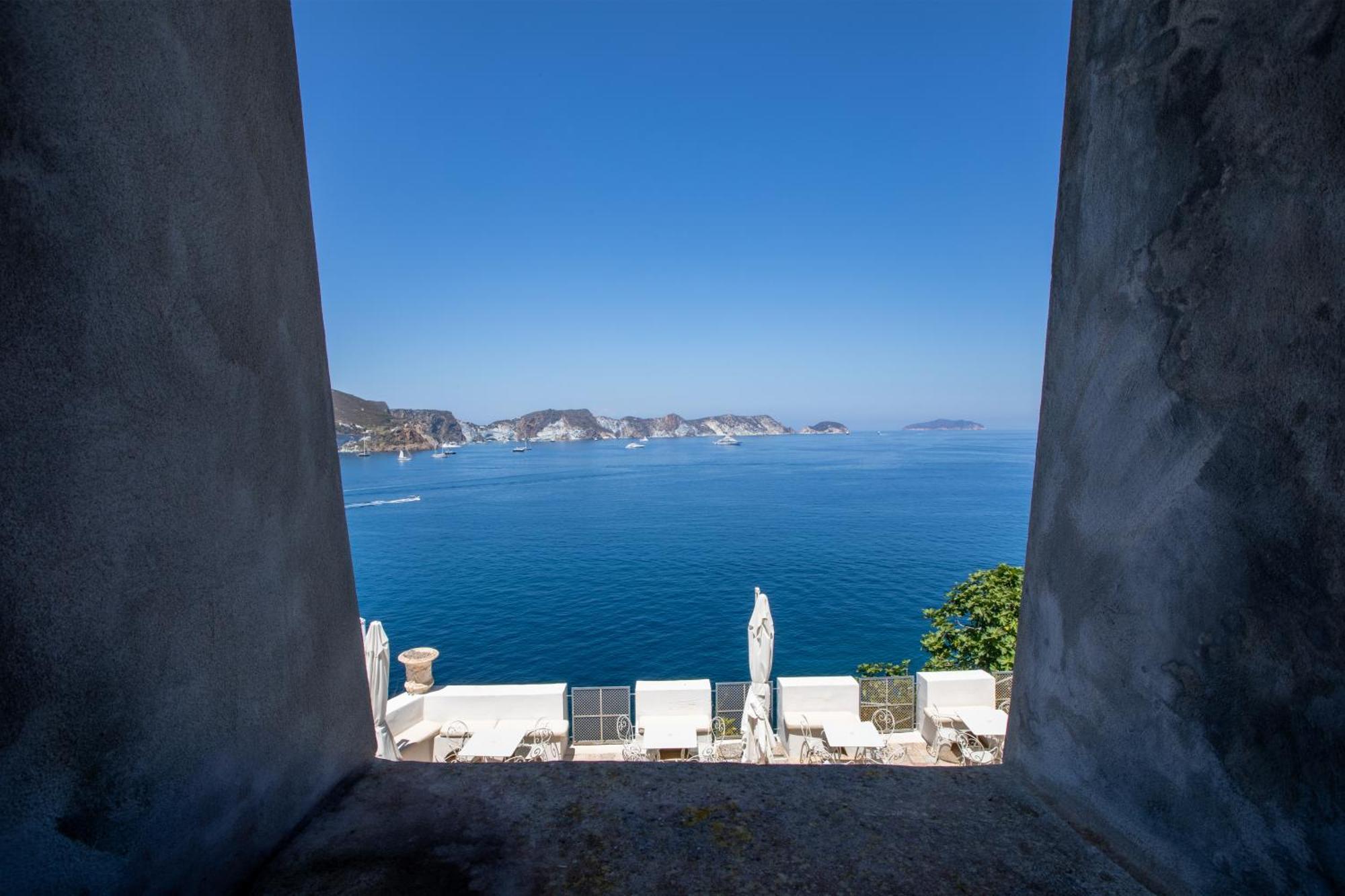 Hotel Torre Dei Borboni Ponza Bagian luar foto