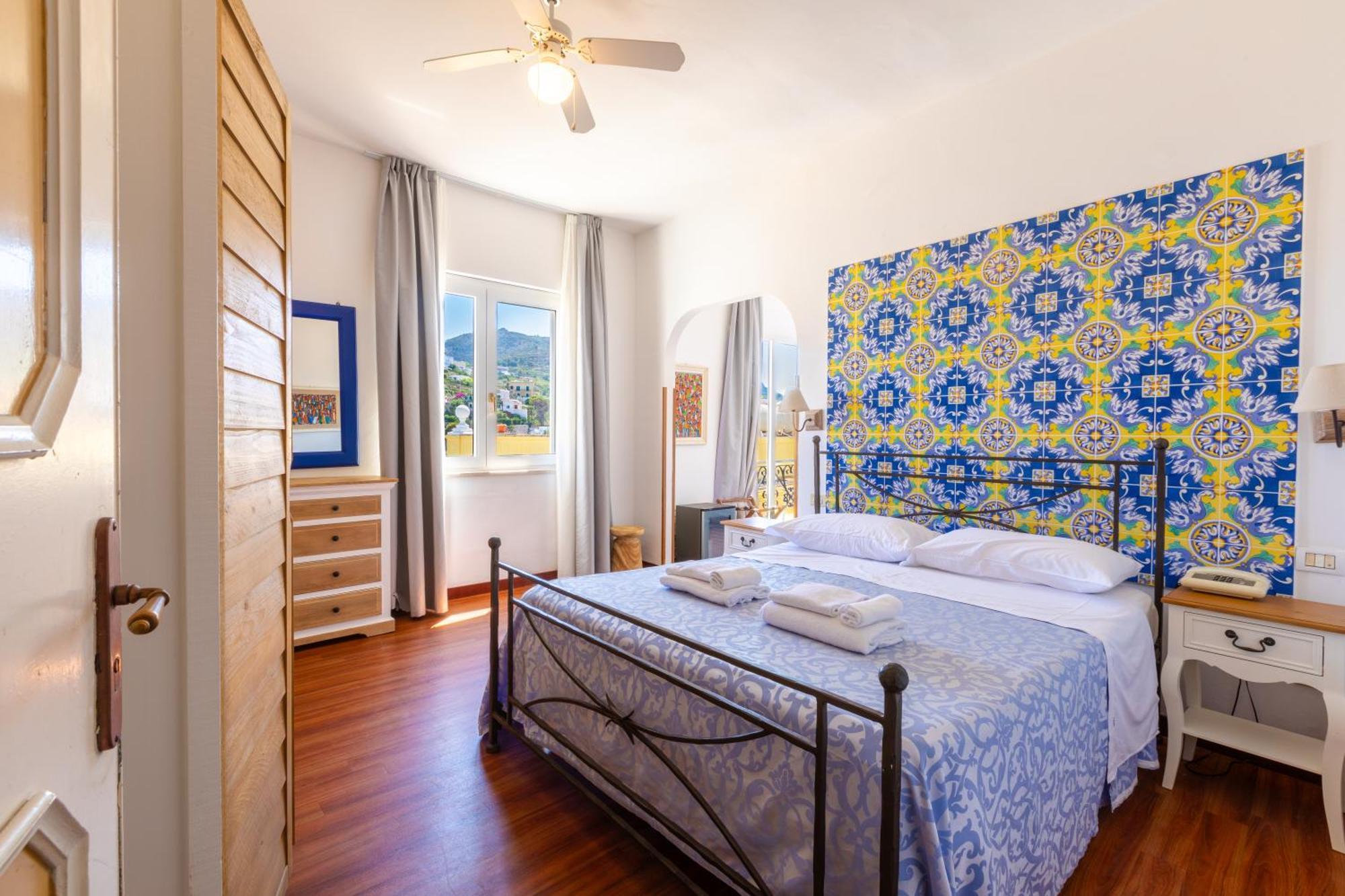 Hotel Torre Dei Borboni Ponza Bagian luar foto