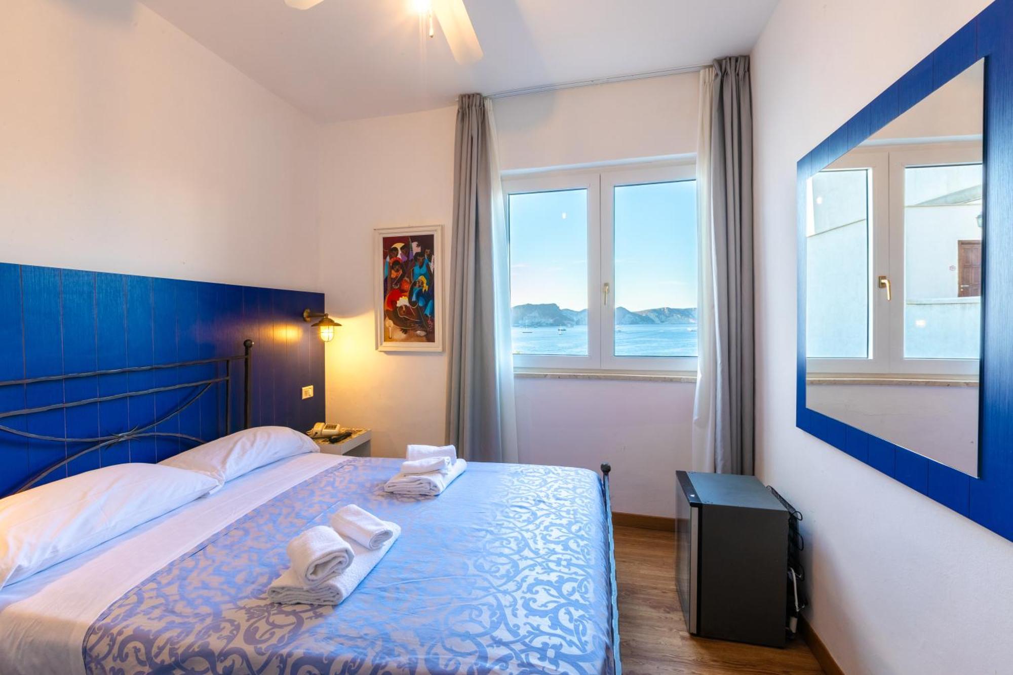 Hotel Torre Dei Borboni Ponza Bagian luar foto