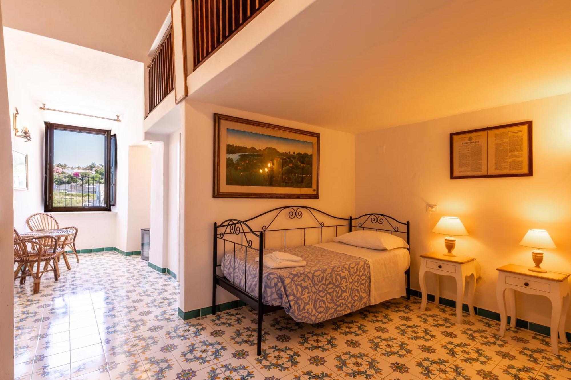 Hotel Torre Dei Borboni Ponza Bagian luar foto