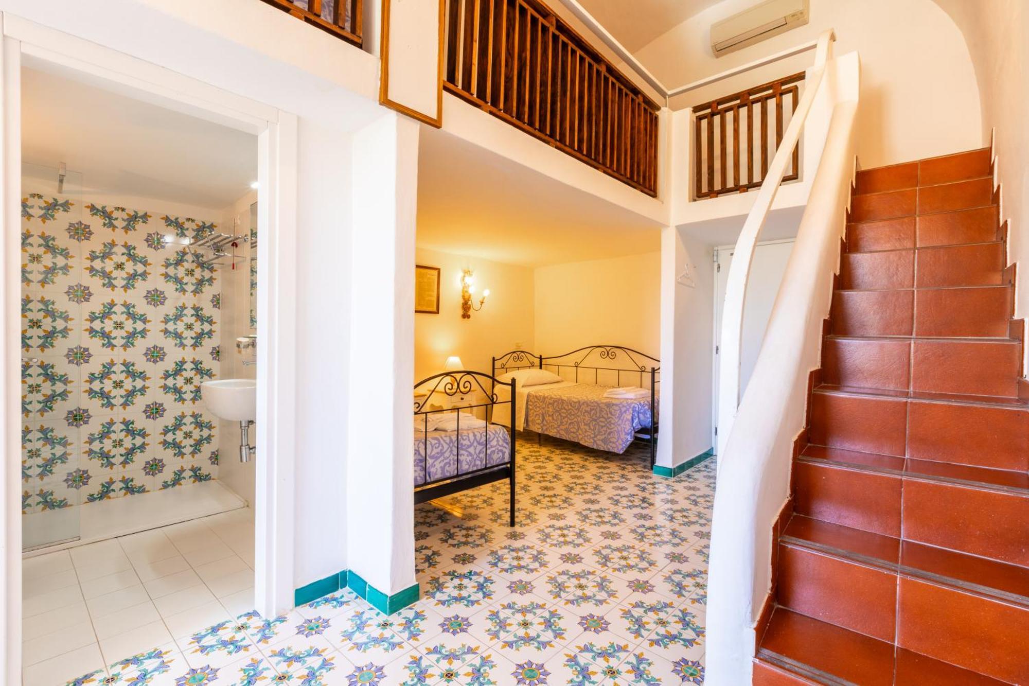 Hotel Torre Dei Borboni Ponza Bagian luar foto