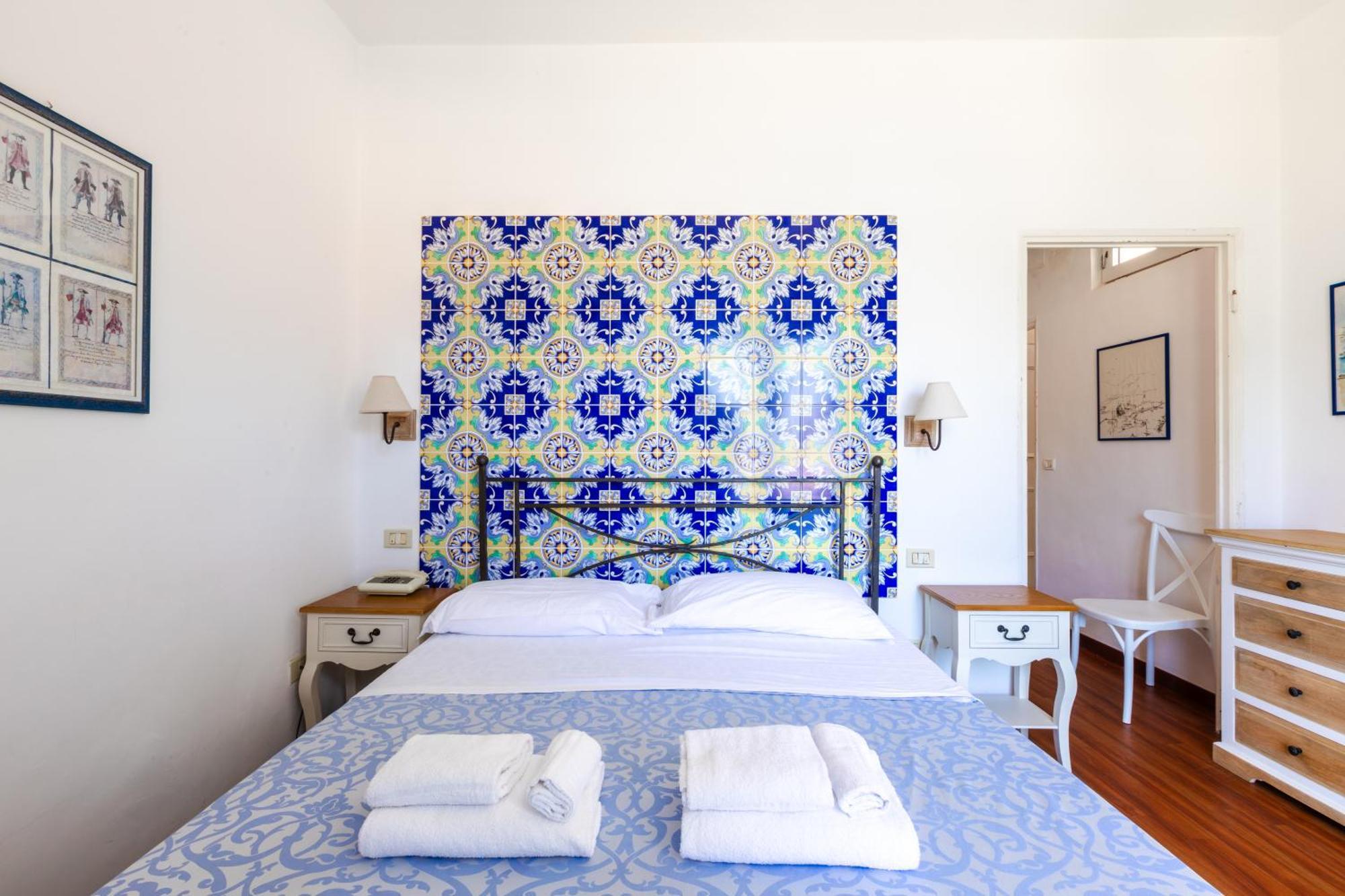 Hotel Torre Dei Borboni Ponza Bagian luar foto