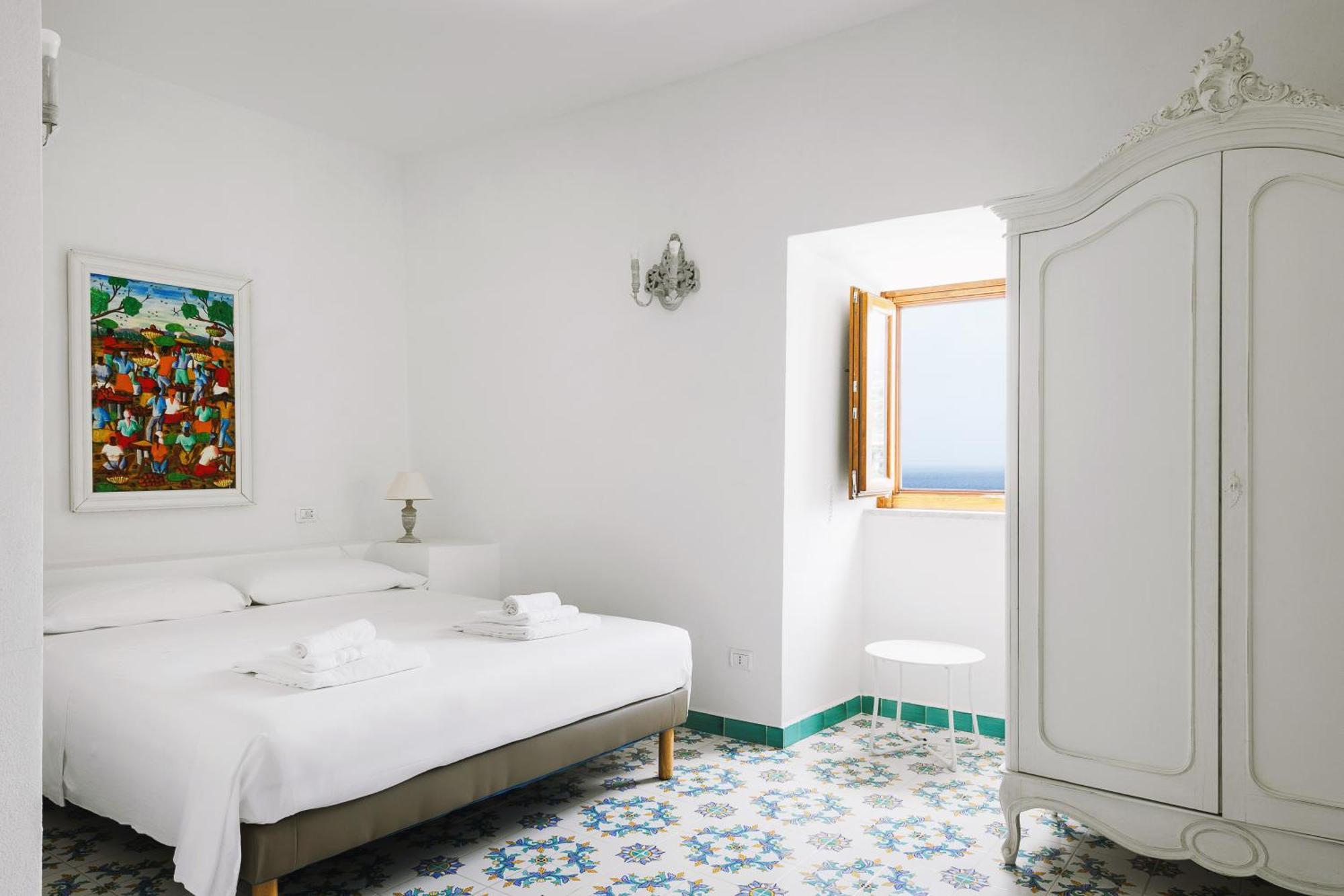 Hotel Torre Dei Borboni Ponza Bagian luar foto