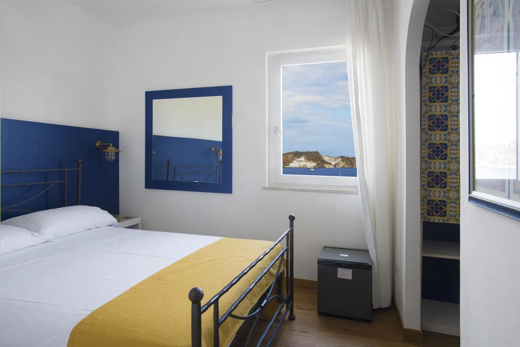 Hotel Torre Dei Borboni Ponza Bagian luar foto