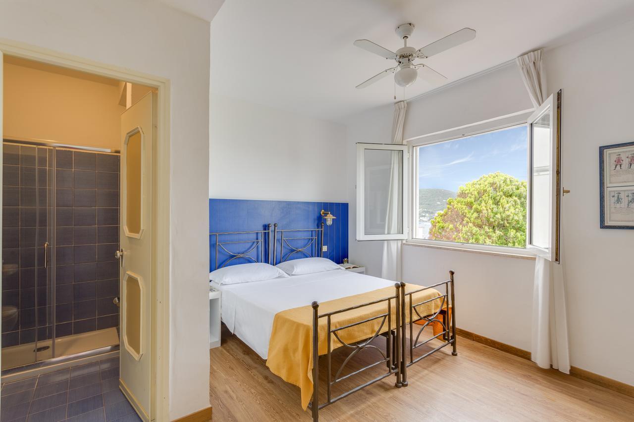 Hotel Torre Dei Borboni Ponza Bagian luar foto