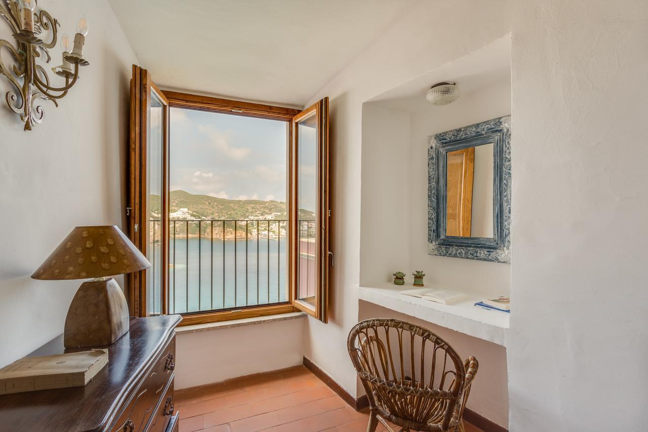 Hotel Torre Dei Borboni Ponza Bagian luar foto