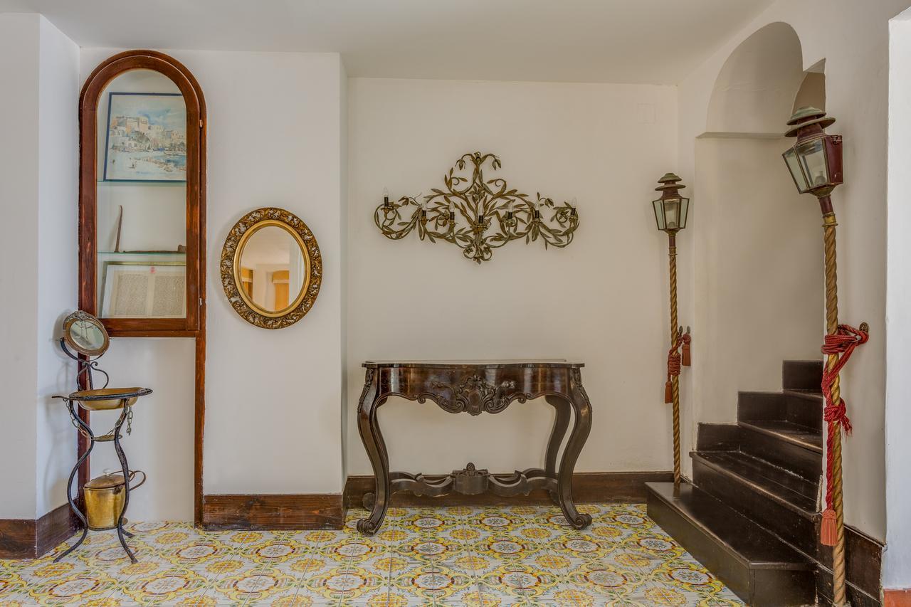 Hotel Torre Dei Borboni Ponza Bagian luar foto