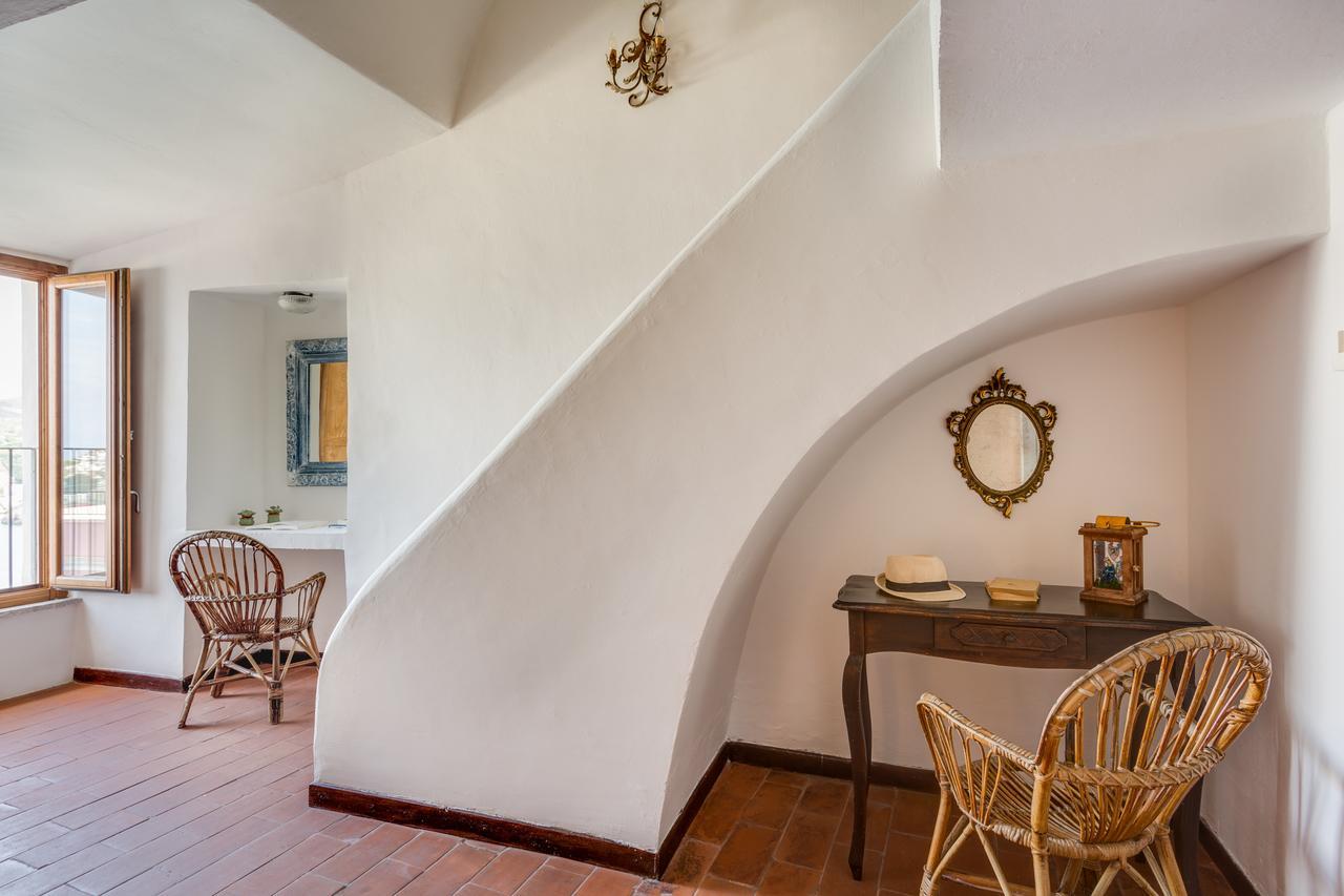 Hotel Torre Dei Borboni Ponza Bagian luar foto