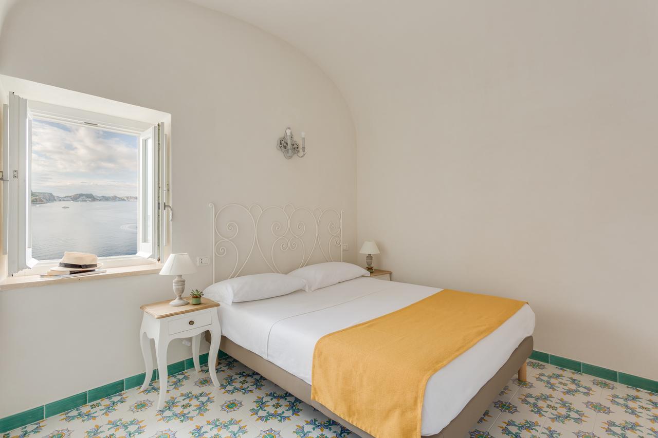 Hotel Torre Dei Borboni Ponza Bagian luar foto
