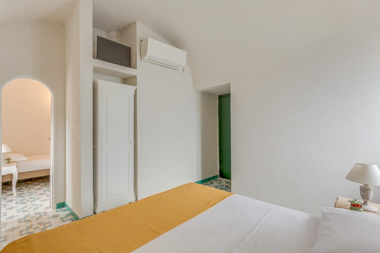Hotel Torre Dei Borboni Ponza Bagian luar foto