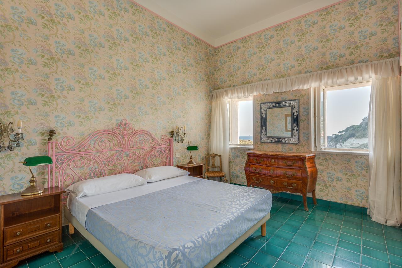Hotel Torre Dei Borboni Ponza Bagian luar foto