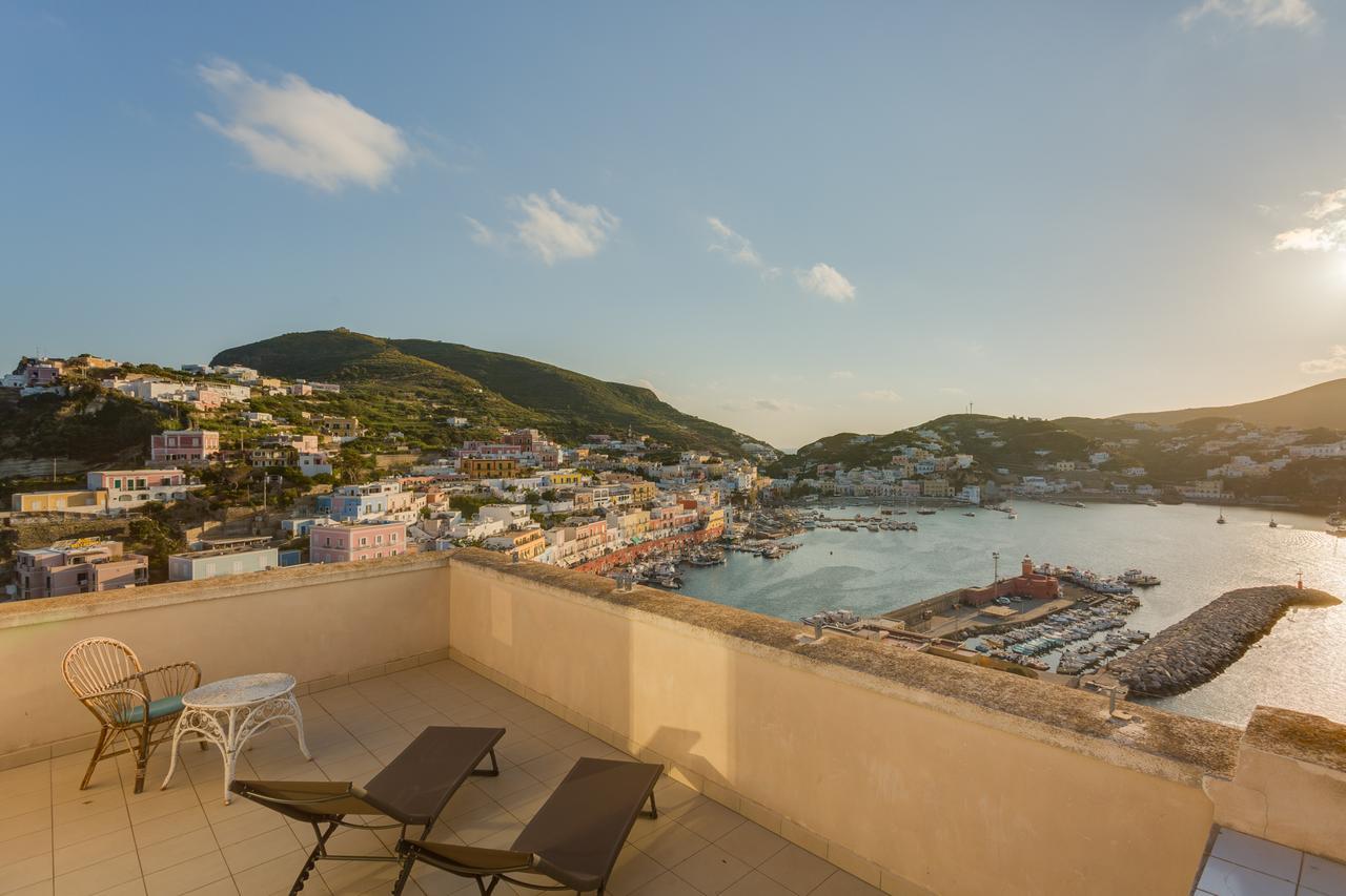 Hotel Torre Dei Borboni Ponza Bagian luar foto