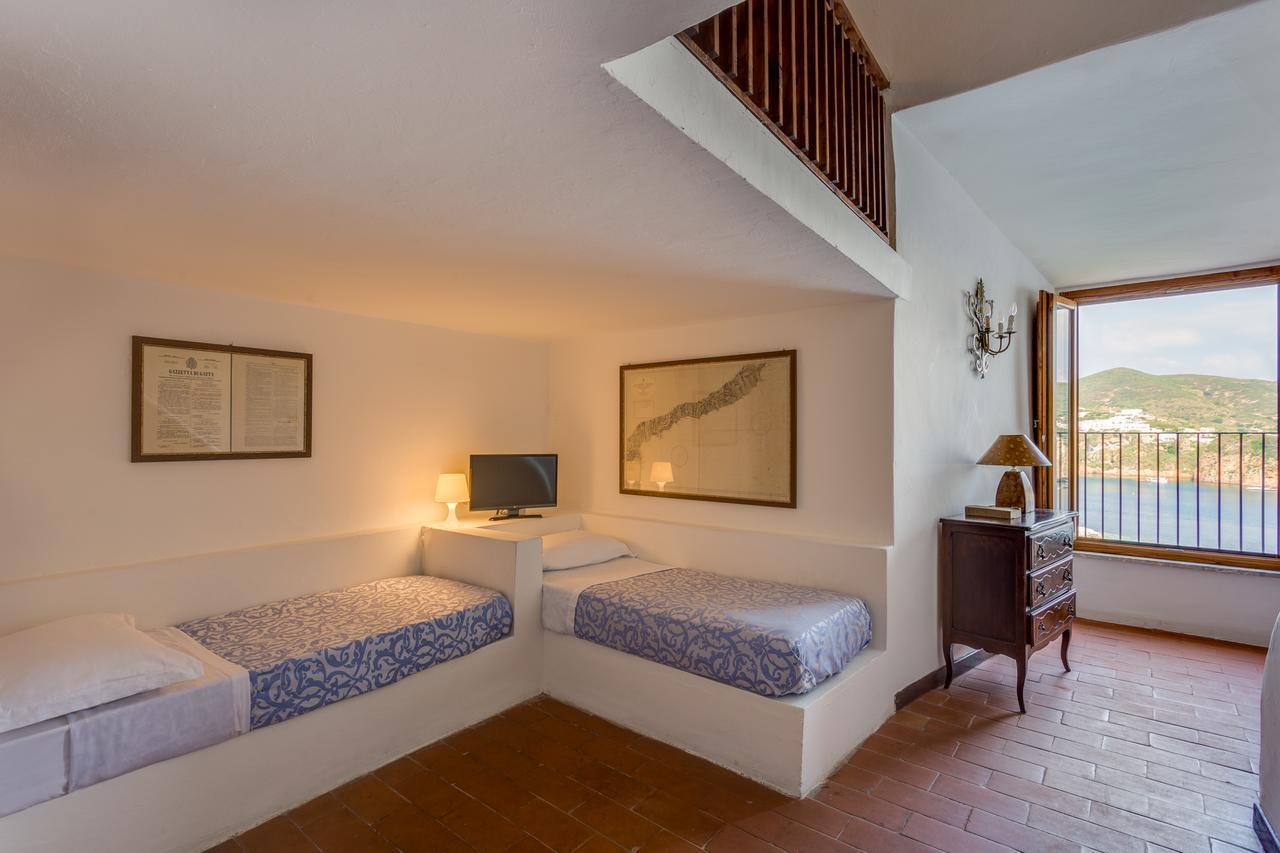 Hotel Torre Dei Borboni Ponza Bagian luar foto