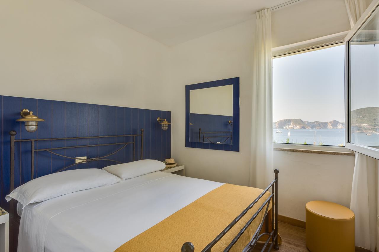 Hotel Torre Dei Borboni Ponza Bagian luar foto