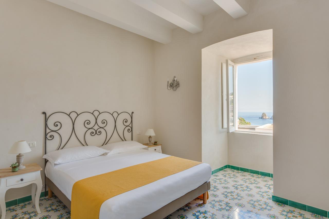 Hotel Torre Dei Borboni Ponza Bagian luar foto