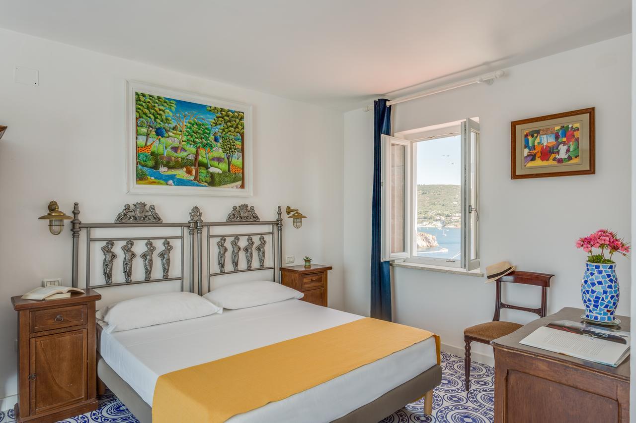 Hotel Torre Dei Borboni Ponza Bagian luar foto