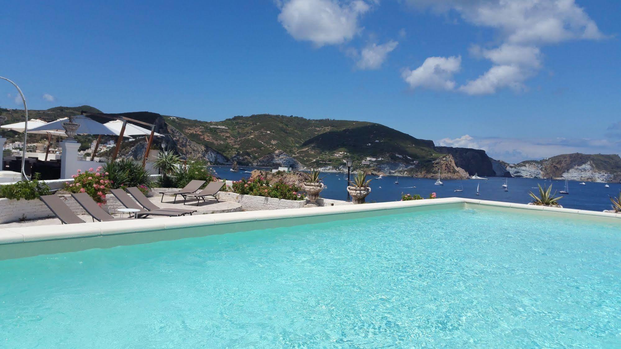 Hotel Torre Dei Borboni Ponza Bagian luar foto