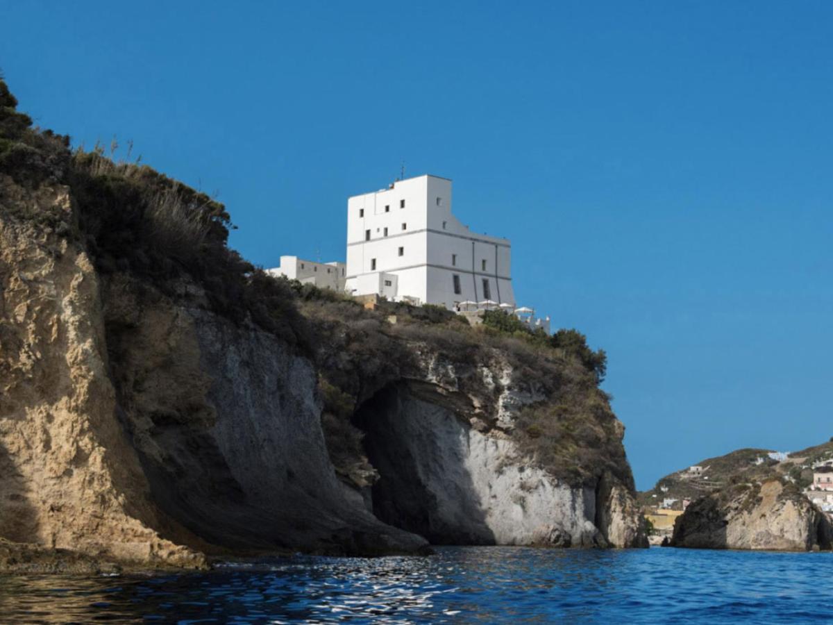 Hotel Torre Dei Borboni Ponza Bagian luar foto