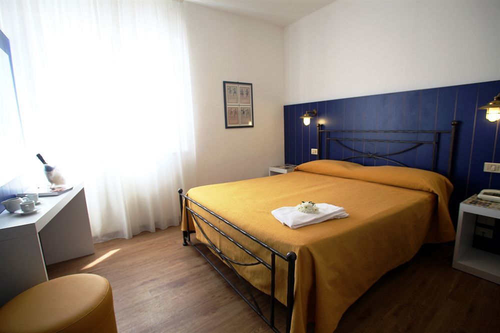 Hotel Torre Dei Borboni Ponza Bagian luar foto