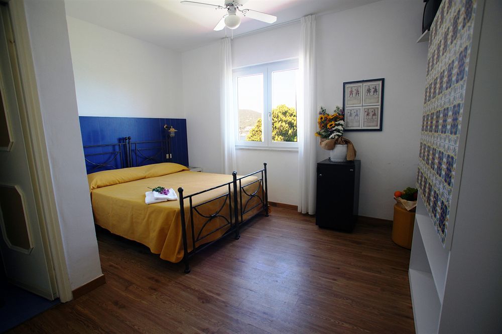 Hotel Torre Dei Borboni Ponza Bagian luar foto