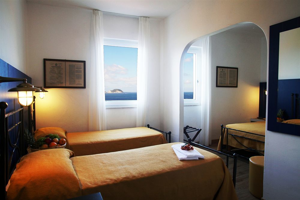 Hotel Torre Dei Borboni Ponza Bagian luar foto