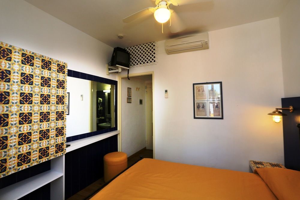 Hotel Torre Dei Borboni Ponza Bagian luar foto