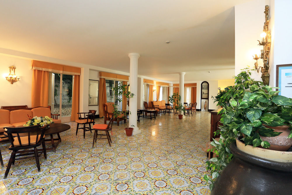 Hotel Torre Dei Borboni Ponza Bagian luar foto