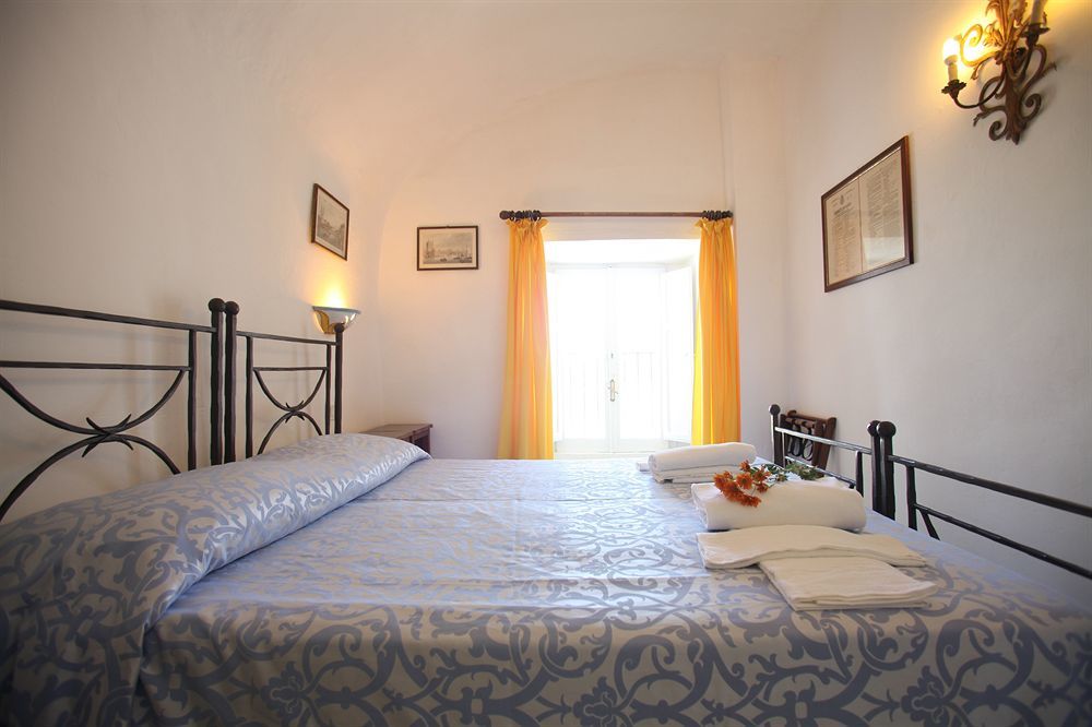 Hotel Torre Dei Borboni Ponza Bagian luar foto