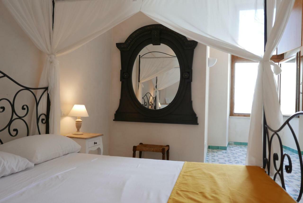 Hotel Torre Dei Borboni Ponza Bagian luar foto