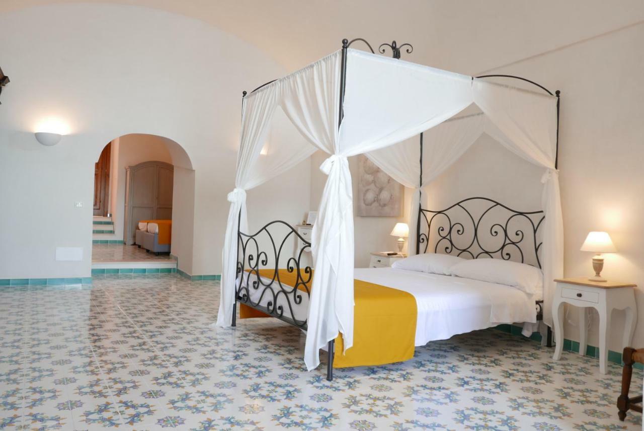 Hotel Torre Dei Borboni Ponza Bagian luar foto